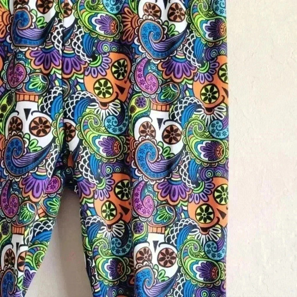 Bobbie brooks halloween theme leggings colorful skull print size small - Picture 2 of 6